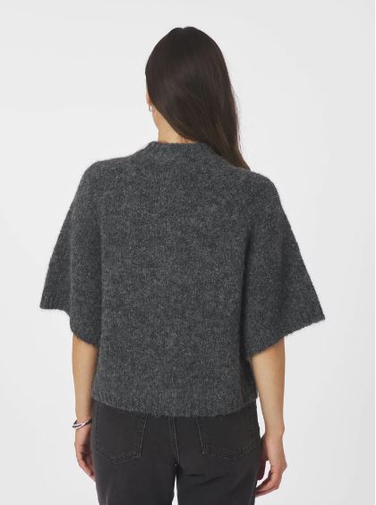 Benuta golla frá Neo Noir