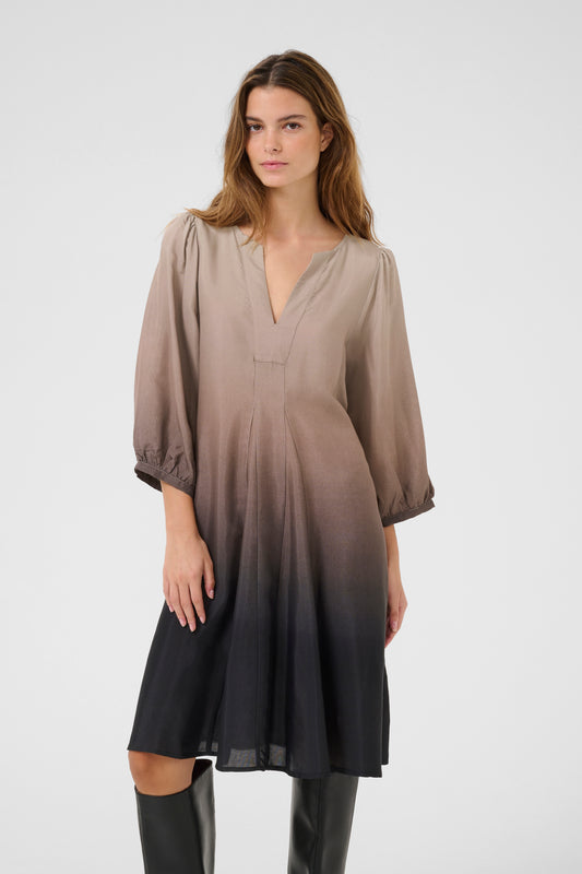 Ursula kjóll frá Karen by Simonsen