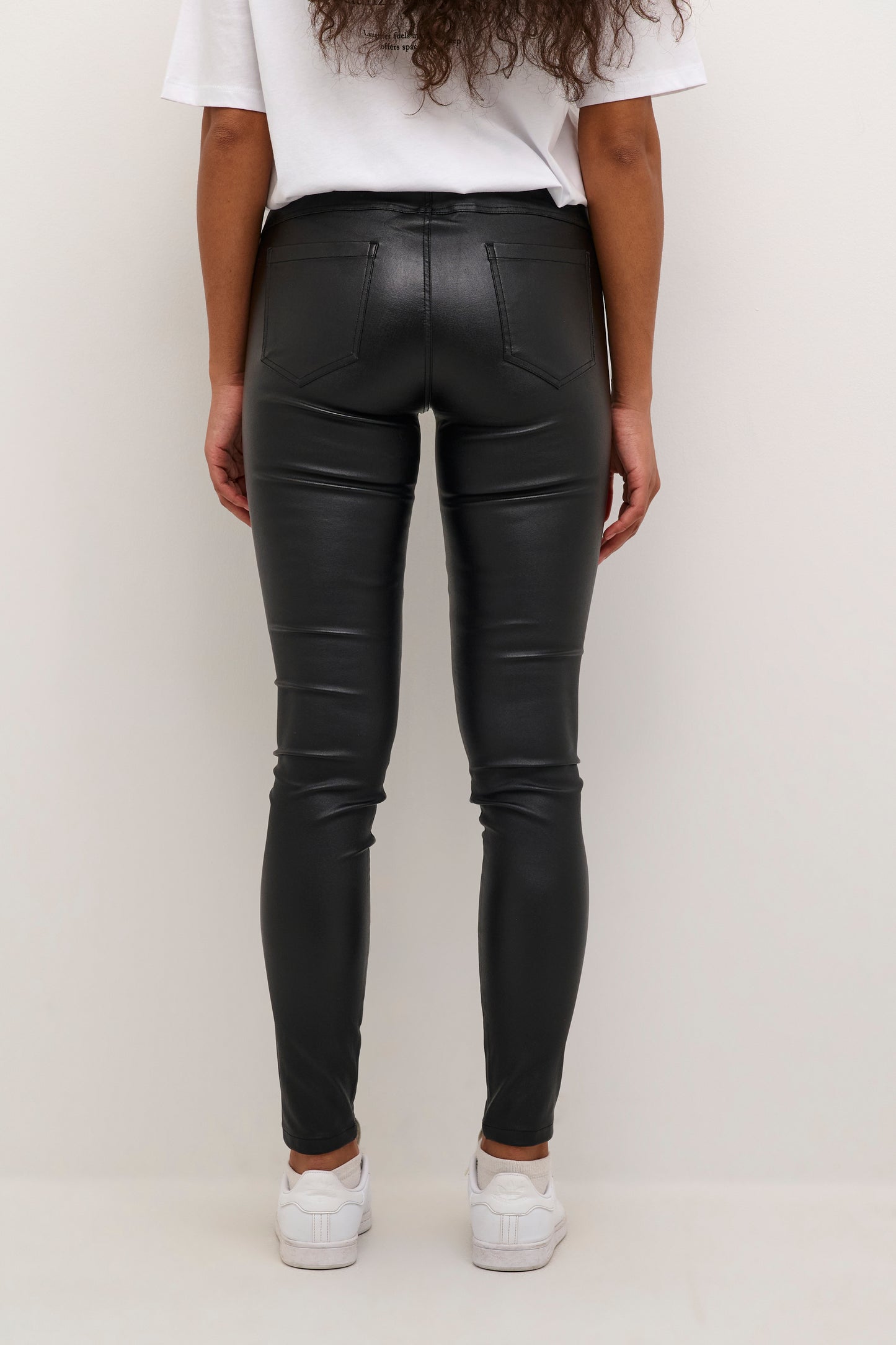 Ada Coated buxur frá Kaffe