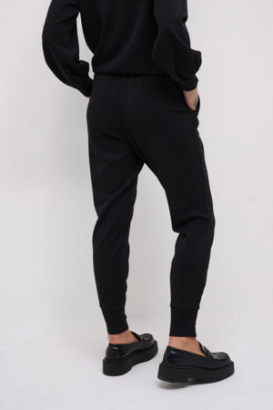 22 THE SWEAT PANT buxur frá My Essential Wardrobe