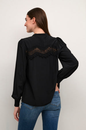 Tiffany blússa frá Culture