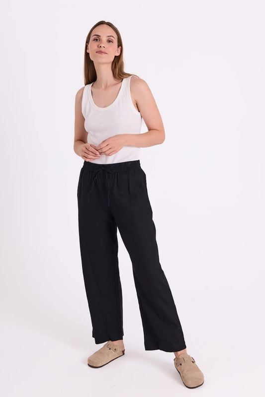 Lava ankle buxur frá Freequent