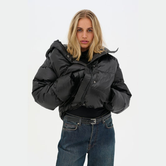 Glossy dúnúlpa frá My Essential Wardrobe