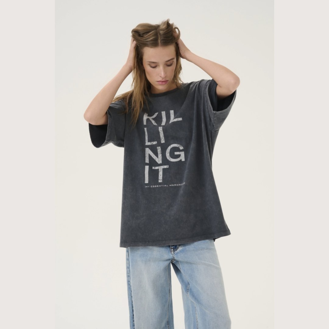 Killing It stuttermabolur frá My Essential Wardrobe