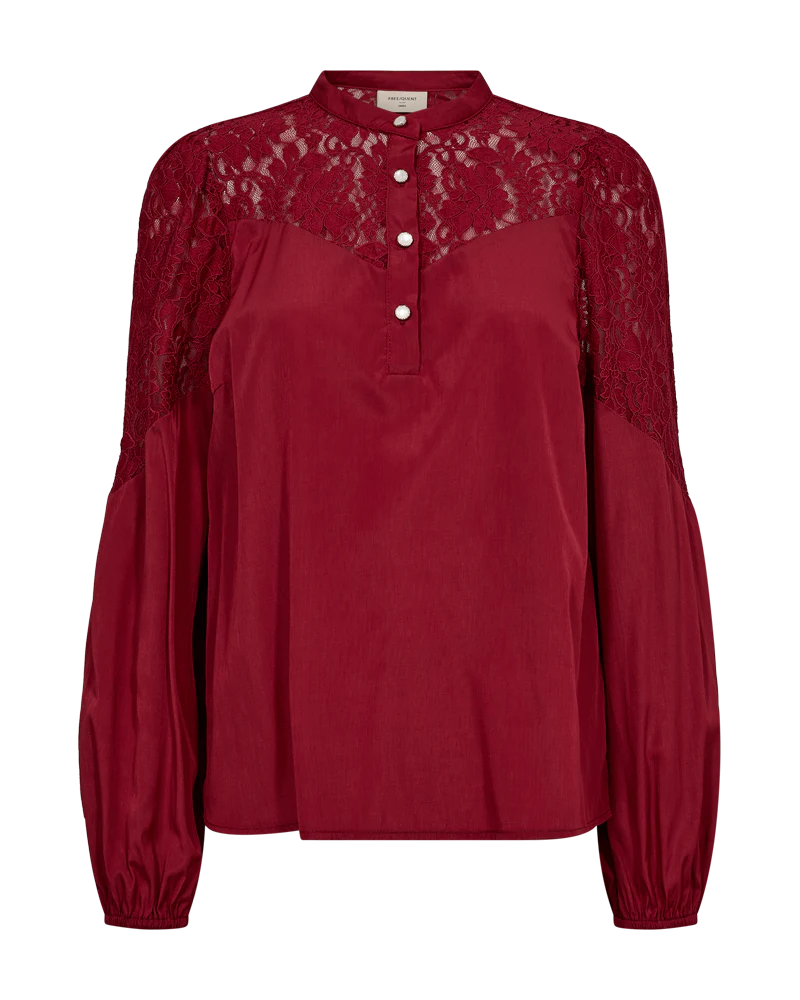 Vialu blússa frá Freequent