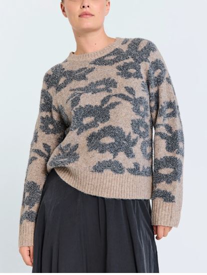 Pantea peysa frá Freequent